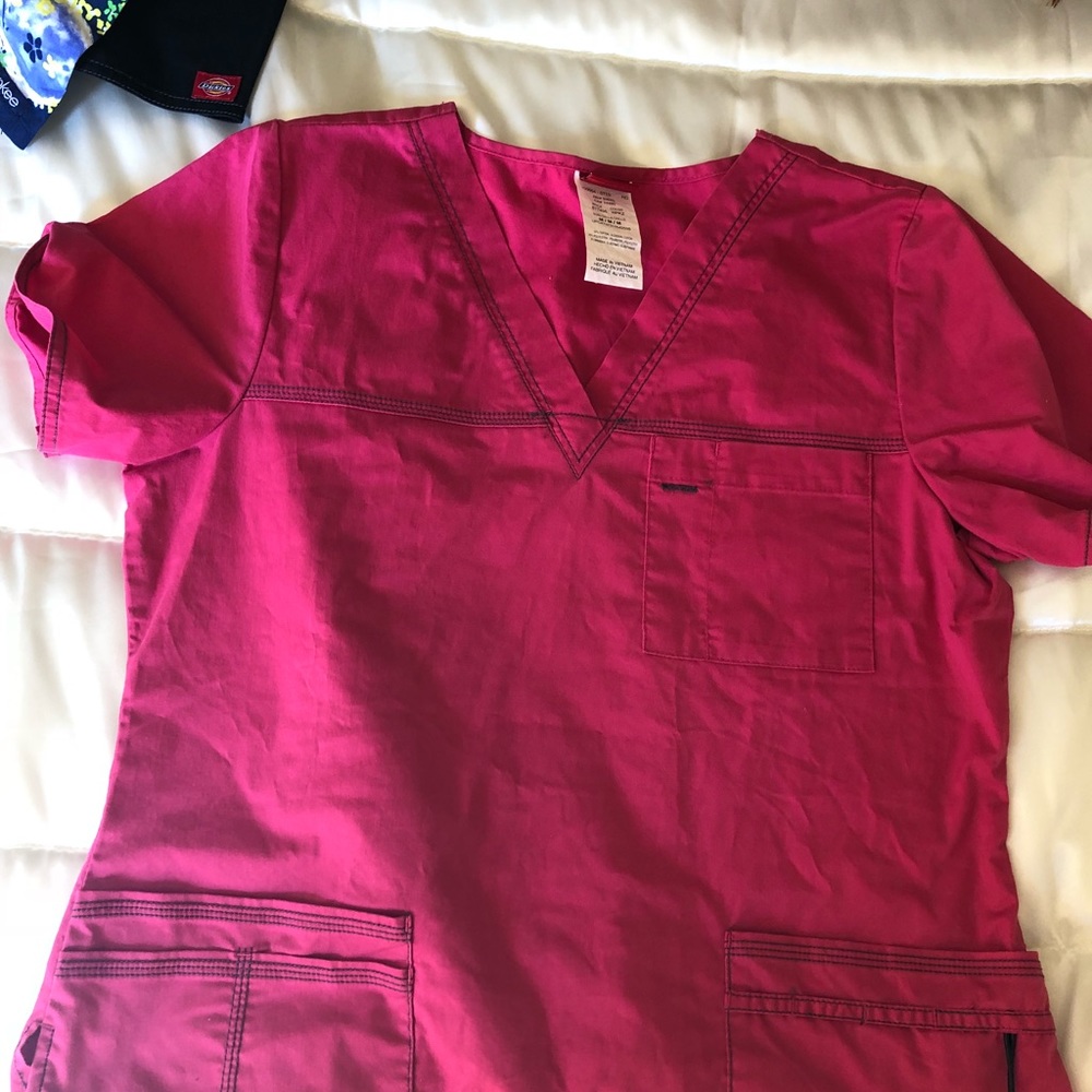 Dickies medium scrub top in pink
